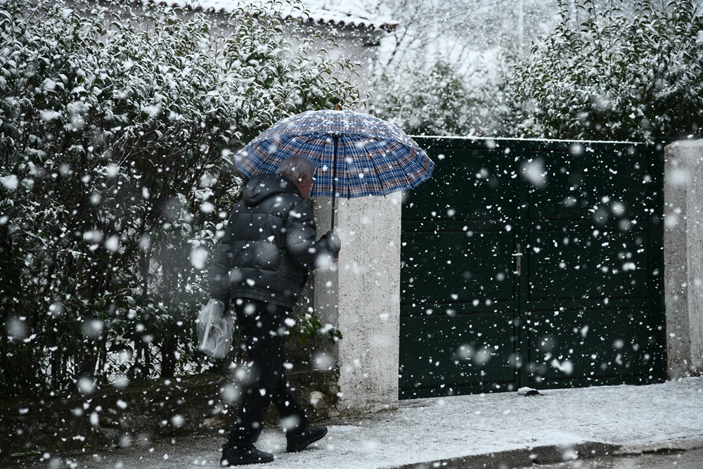 Καιρός σήμερα Παρασκευή 7/2: Στα λευκά η Αττική, η πρόγνωση