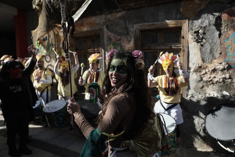 Καρναβάλι Ξάνθη: Ο κορονοϊός δεν πτοεί τους καρναβαλιστές (vid)