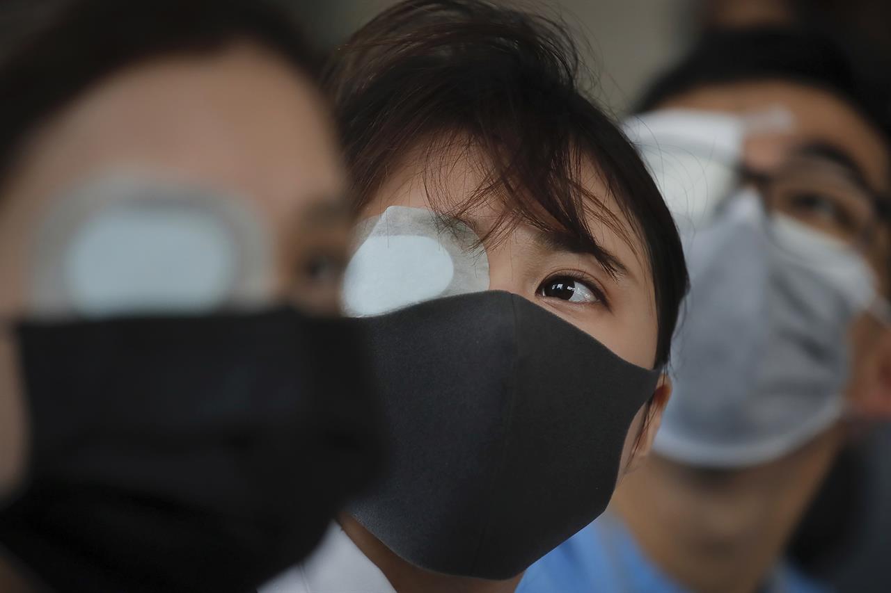 Κοροναϊός Κίνα: Οι μάσκες τελειώνουν και κάποιοι οδηγούνται στην… “τρέλα”