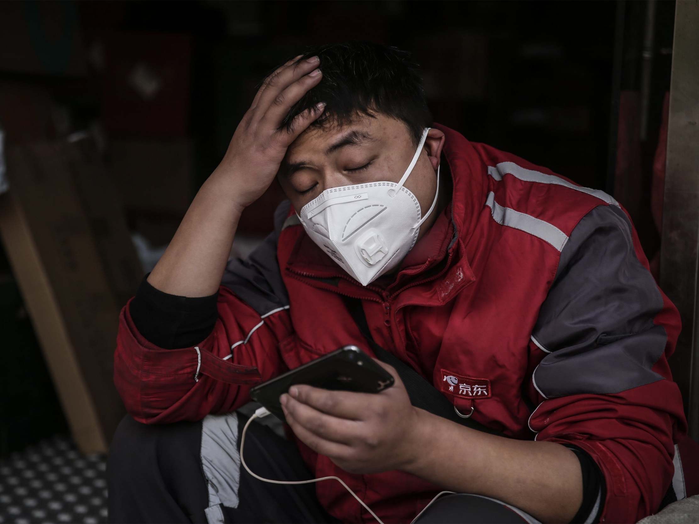 Κορονοϊός Κίνα: “Πόλεμος” με τις ΗΠΑ – “Ίσως ο στρατός έφερε τον ιό στη Γουχάν”