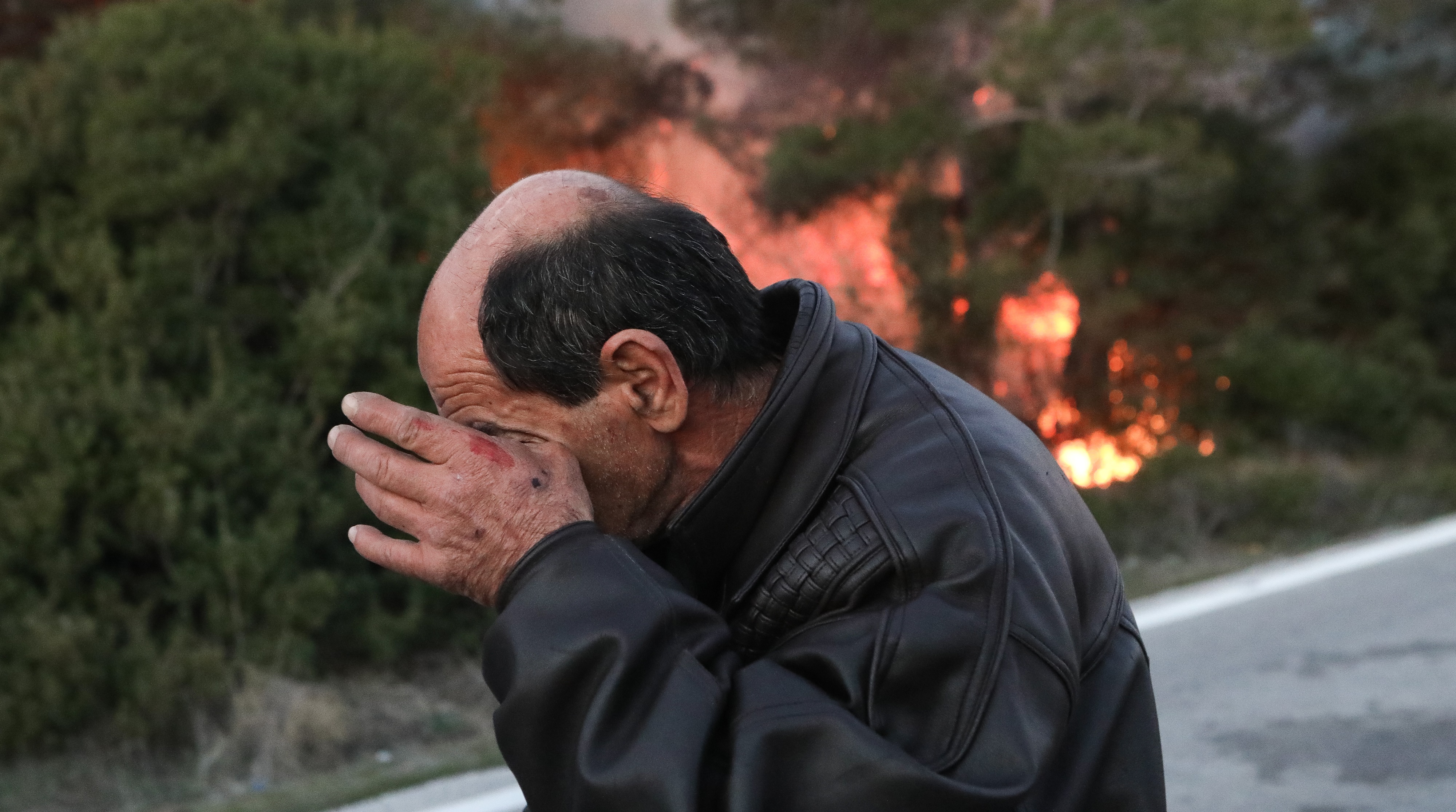 Μυτιλήνη επεισόδια: Χάος στα νησιά για τους μετανάστες – Μολότοφ και ρουκέτες από διαδηλωτές