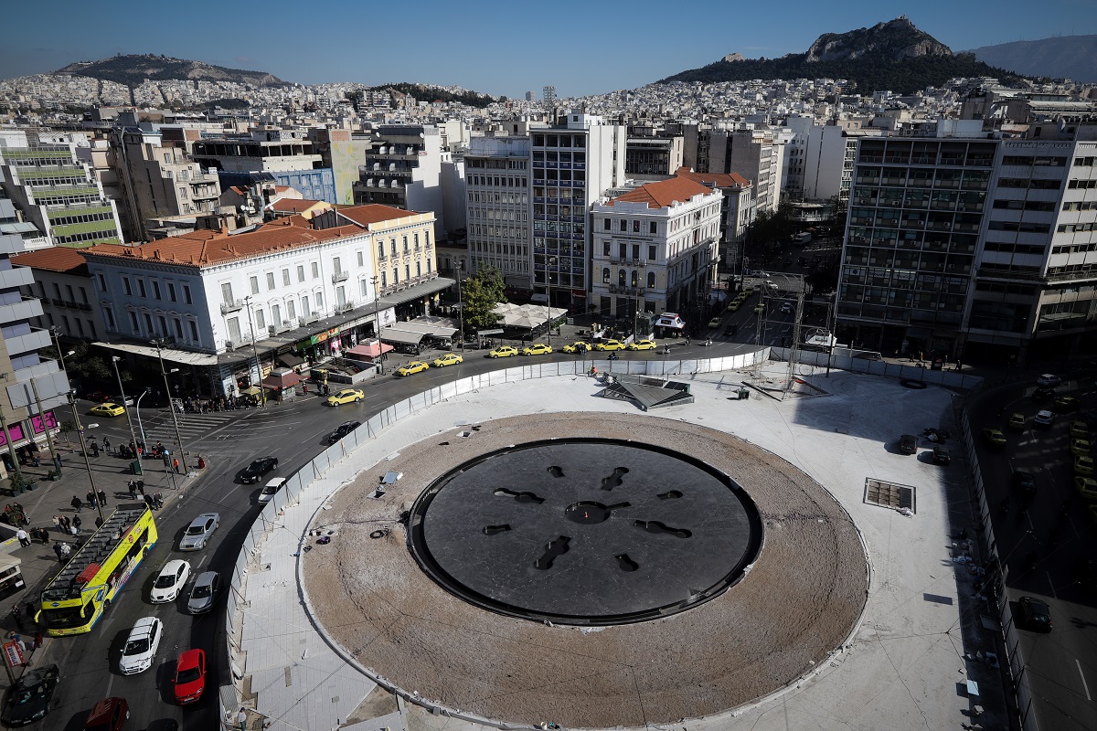 Πλατεία Ομονοίας συντριβάνι: Εναλλαγές χρωμάτων, ένα φαντασμαγορικό αποτέλεσμα