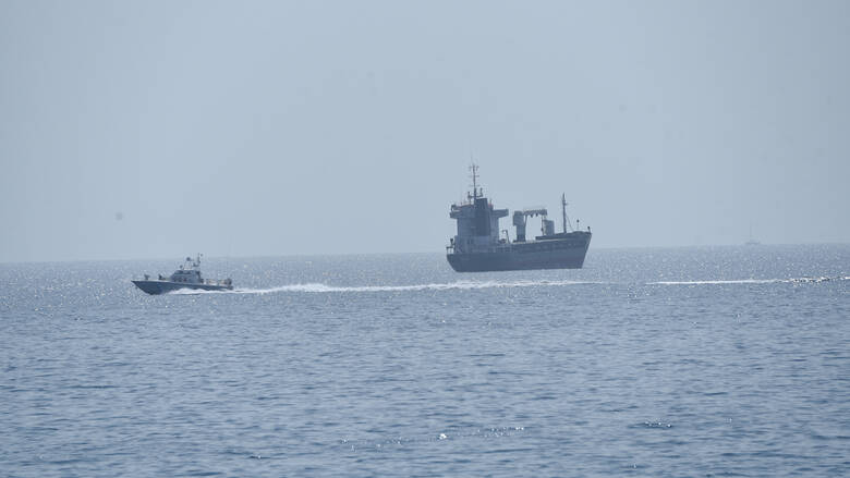 Ακυβέρνητο πλοίο Αίγινα: Συναγερμός στις Αρχές