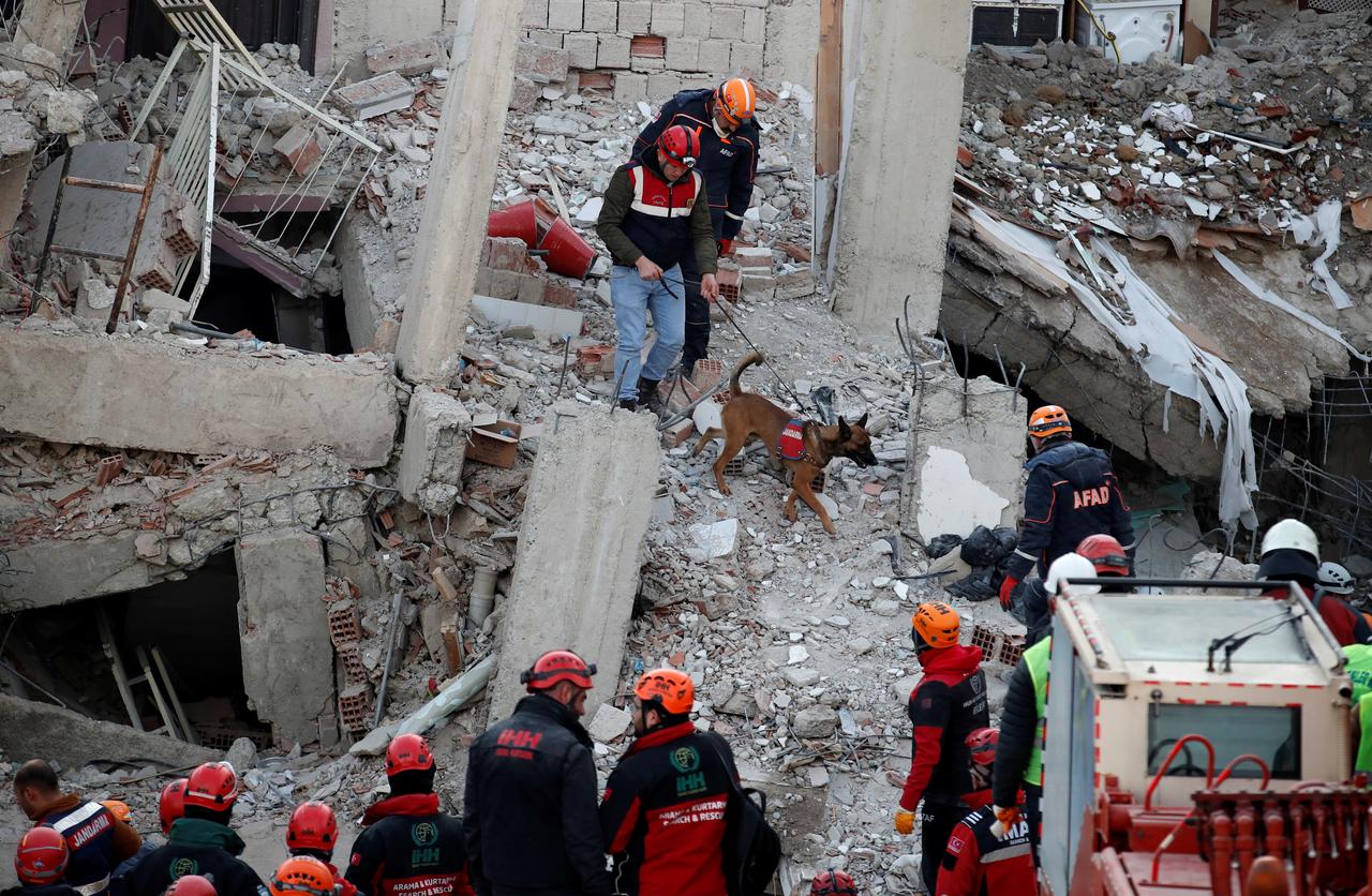 Σεισμός Τουρκία: Τρία παιδιά ανάμεσα στους νεκρούς