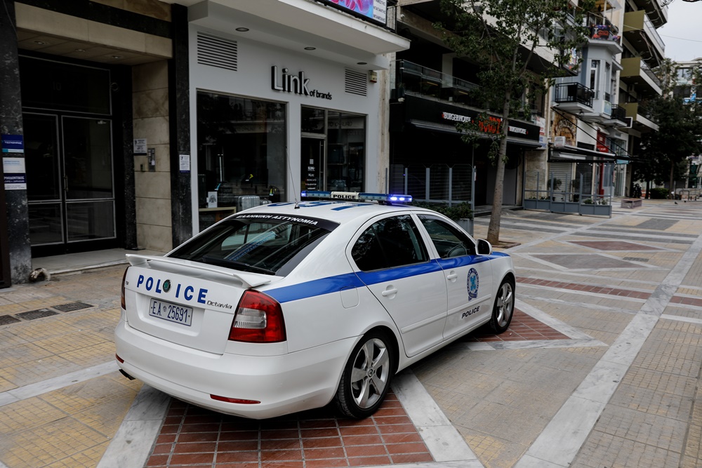 Έφτυσε αστυνομικούς – Βούλα: Με πυρετό ο νεαρός Αλβανός, αγωνία στην ΕΛΑΣ