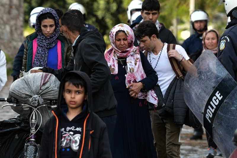 Έβρος μετανάστες: Στα χωράφια με τις καραμπίνες – Πολίτες προχωρούν σε “συλλήψεις”