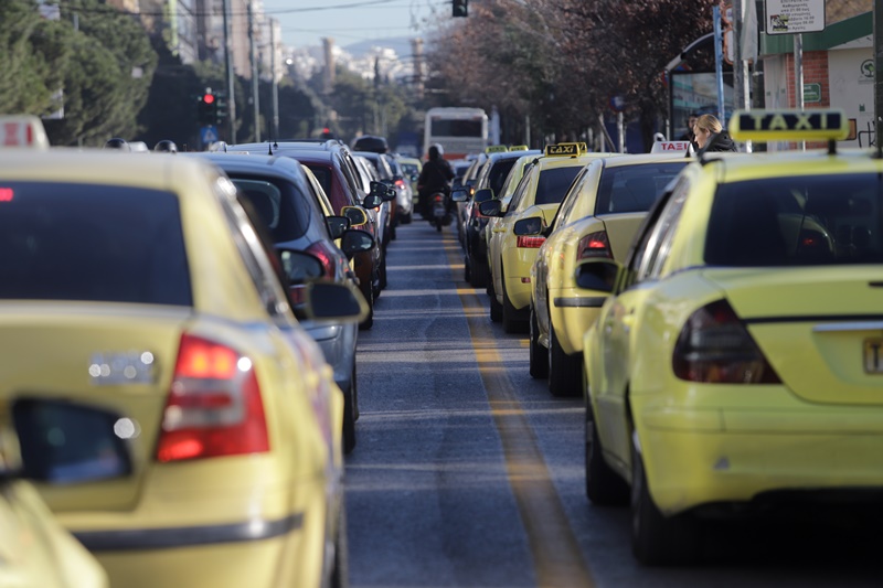 Ταξιτζήδες Θεσσαλονίκη: Χρησιμοποιούσαν tablet αντί για ταξίμετρο