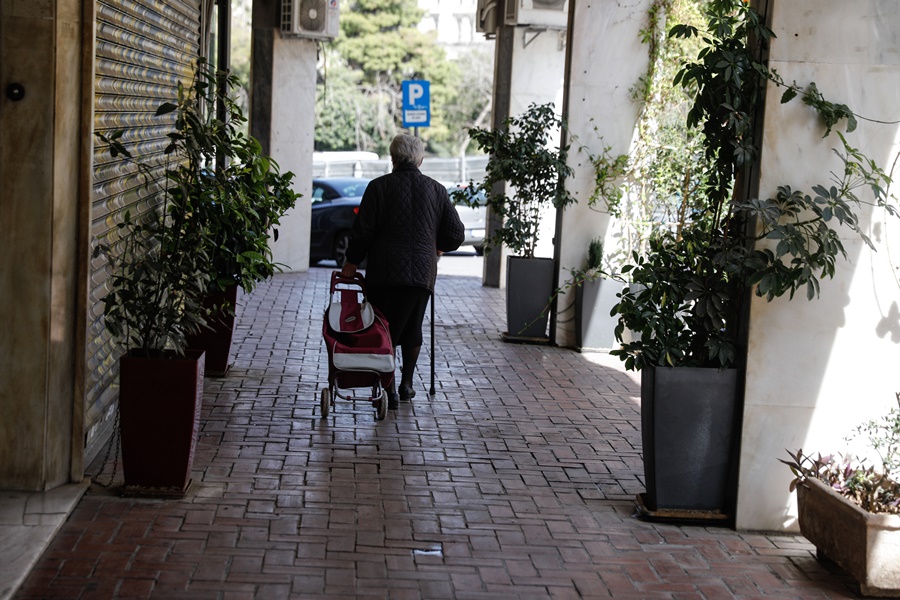 Μέτρα για κορωνοϊό: Με ραντεβού σε αστυνομία, ΔΟΥ και Τελωνεία