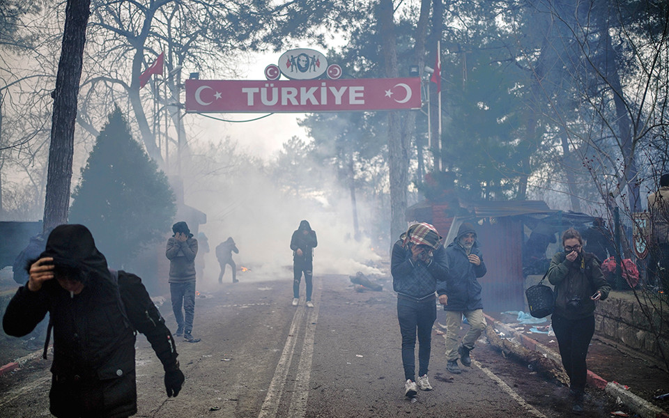 Έβρος τώρα: Σοβαρά επεισόδια στις Καστανιές – Πληροφορίες για τραυματισμό αστυνομικού