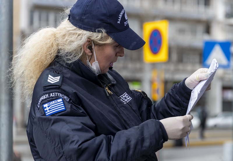 Ιγκουάνα Θεσσαλονίκη: Βόλτα στην παραλία με τα… “κατοικίδια”