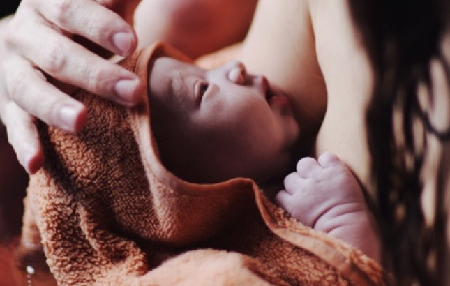 Νεογέννητο Ιταλία: Η φωτογραφία με το μήνυμα στην πάνα έγινε viral