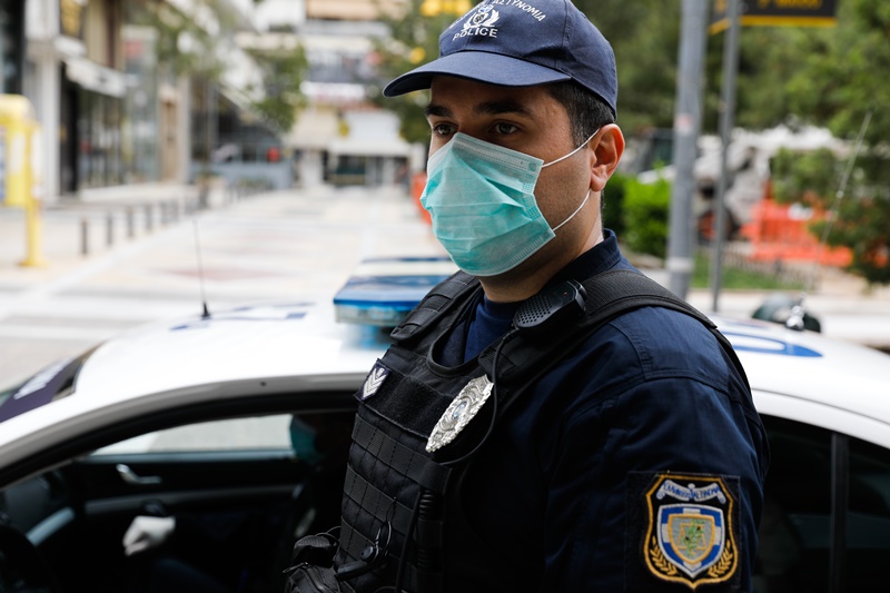 Έλεγχοι ΕΛΑΣ – κορονοϊός: Σε εφαρμογή η απαγόρευση κυκλοφορίας στην Ελλάδα (vid)