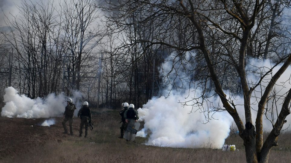 Έβρος νέα: Γκρίζοι λύκοι μεταμφιεσμένοι σε μετανάστες – Πέτρες, μολότοφ και δακρυγόνα