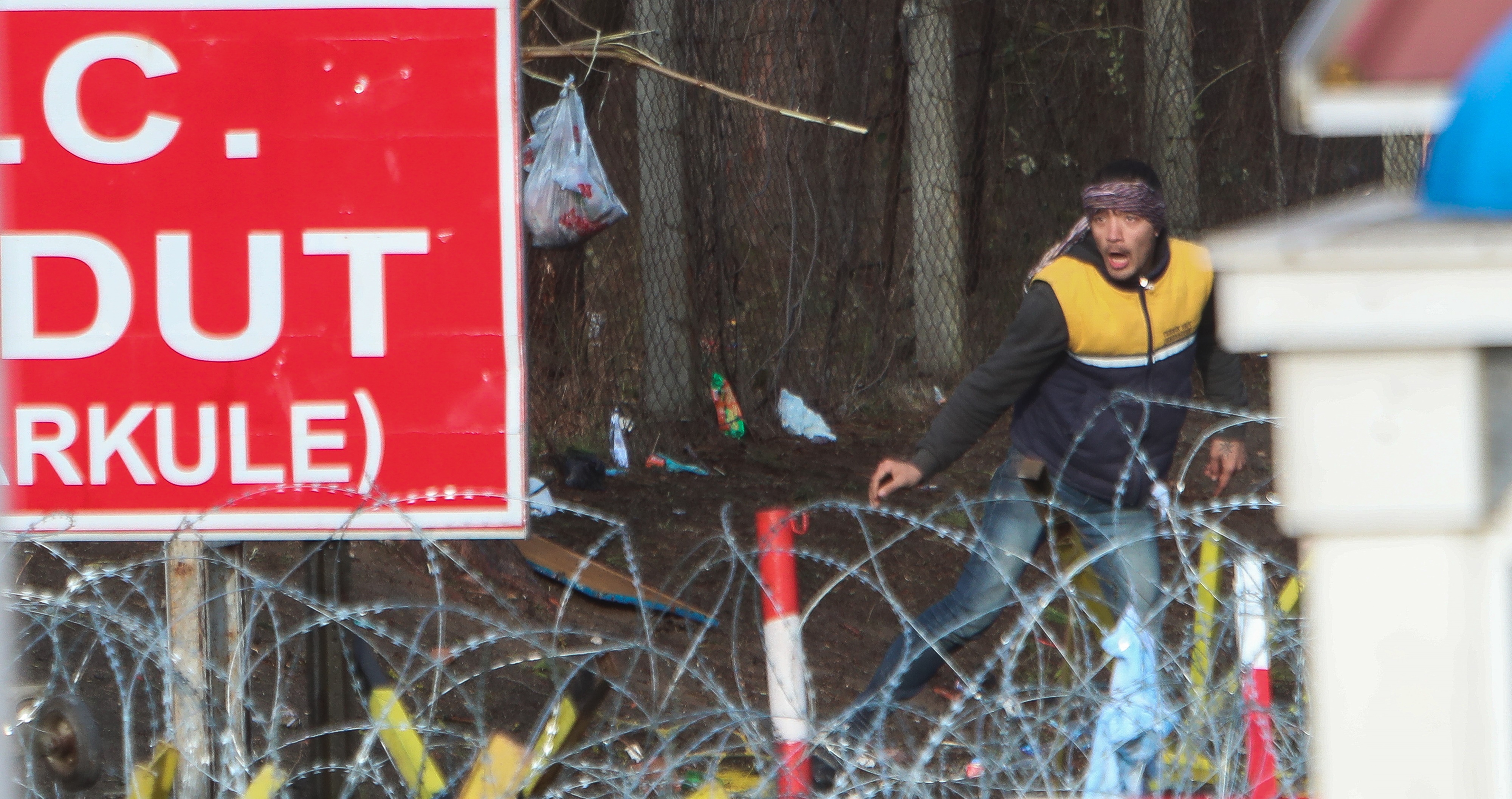 Έβρος τώρα: Τούρκοι ρίχνουν χημικά – Για να περάσουν τα σύνορα οι μετανάστες