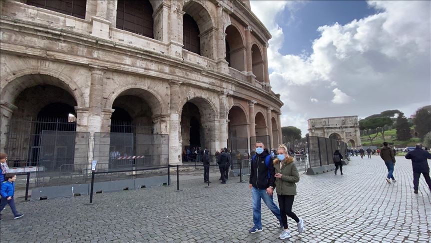 Ιταλία κορωνοϊός: Eπιστρατεύονται συνταξιούχοι γιατροί λόγω των κρουσμάτων