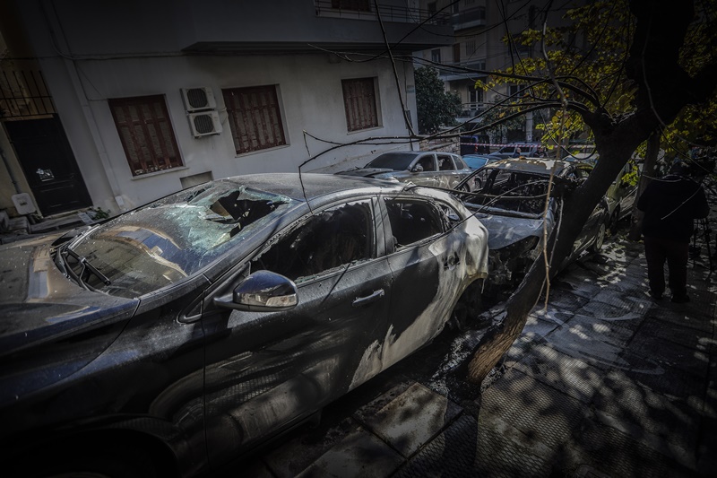 Εμπρησμοί αυτοκινήτων Αττική: Μπαράζ επιθέσεων