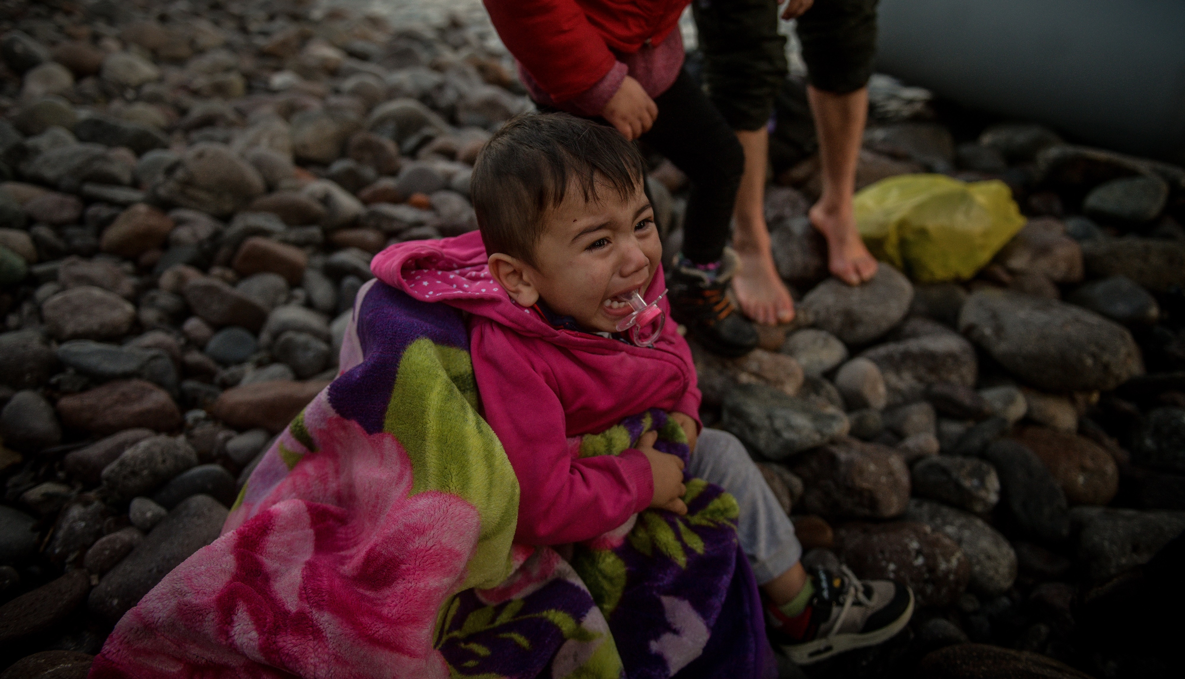 Λέσβος μετανάστες: Βούλιαξαν τη βάρκα τους – Ένα παιδί νεκρό