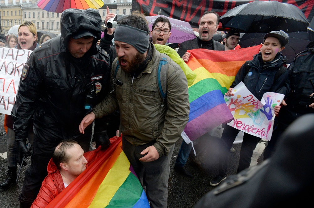 Γάμοι ομοφύλων Ρωσία: Απαγόρευση Πούτιν μέσω συνταγματικής αναθεώρησης