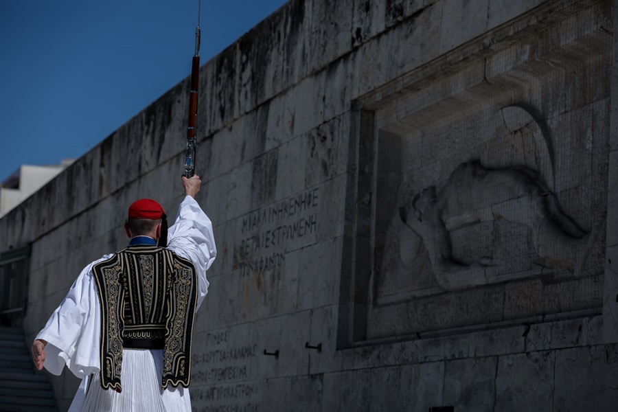 Time για Ελλάδα: Πώς μια “πληγωμένη” χώρα κατάφερε να “νικήσει” τον κορονοϊό