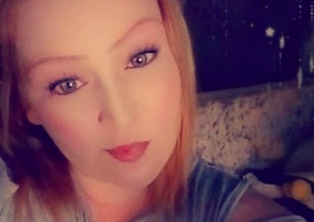 Βρετανία κορονοϊός: 32χρονη “έσβησε” στην κηδεία της μητέρας της