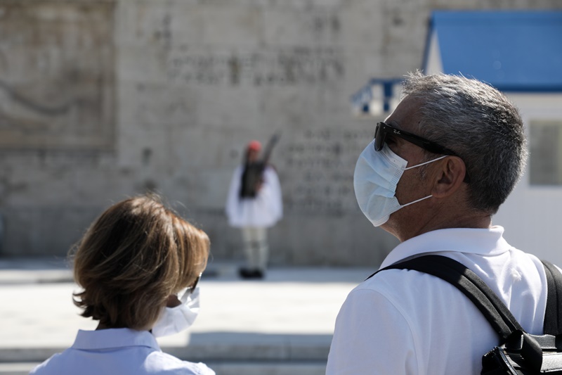 Δεύτερο κύμα κορονοϊού – Ελλάδα: Τι προβλέπει ο καθηγητής Σαρηγιάννης