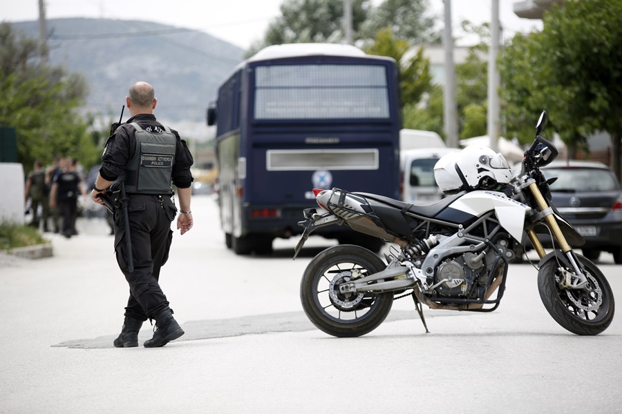 Ζεφύρι πυροβολισμοί: Αναστάτωσε την περιοχή με όπλο που είχε κλαπεί από σπίτι αστυνομικού