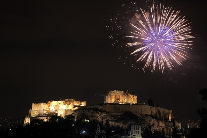 Ανάσταση 2020 Αθήνα: Βραδιά με βεγγαλικά ετοιμάζει ο Δήμος Αθηναίων