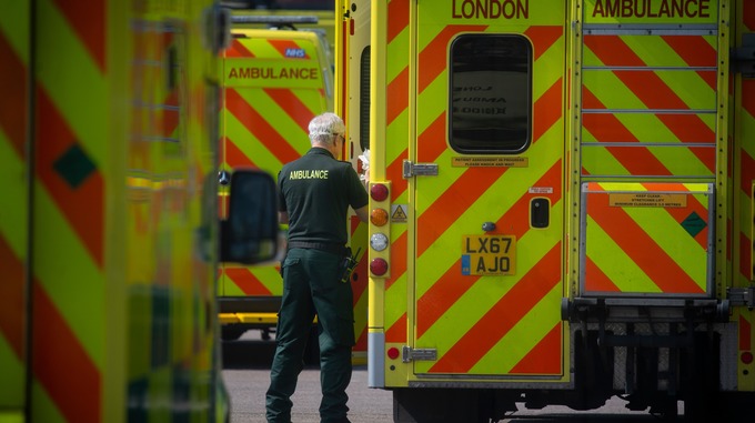 Κορωνοϊός Βρετανία νεκροί: Μικρή πτώση στον αριθμό των θυμάτων