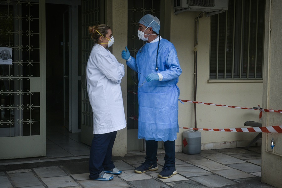 35χρονος κορονοϊός – Θεσσαλονίκη: Τι καταγγέλλει η οικογένεια, προβληματισμός στην ιατρική κοινότητα