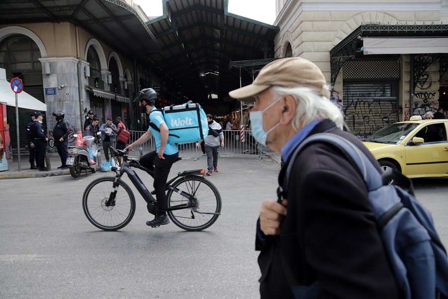 Άρση μέτρων κορονοϊού – Ελλάδα: Ποιοι θα κάνουν πρώτα τα μαζικά τεστ