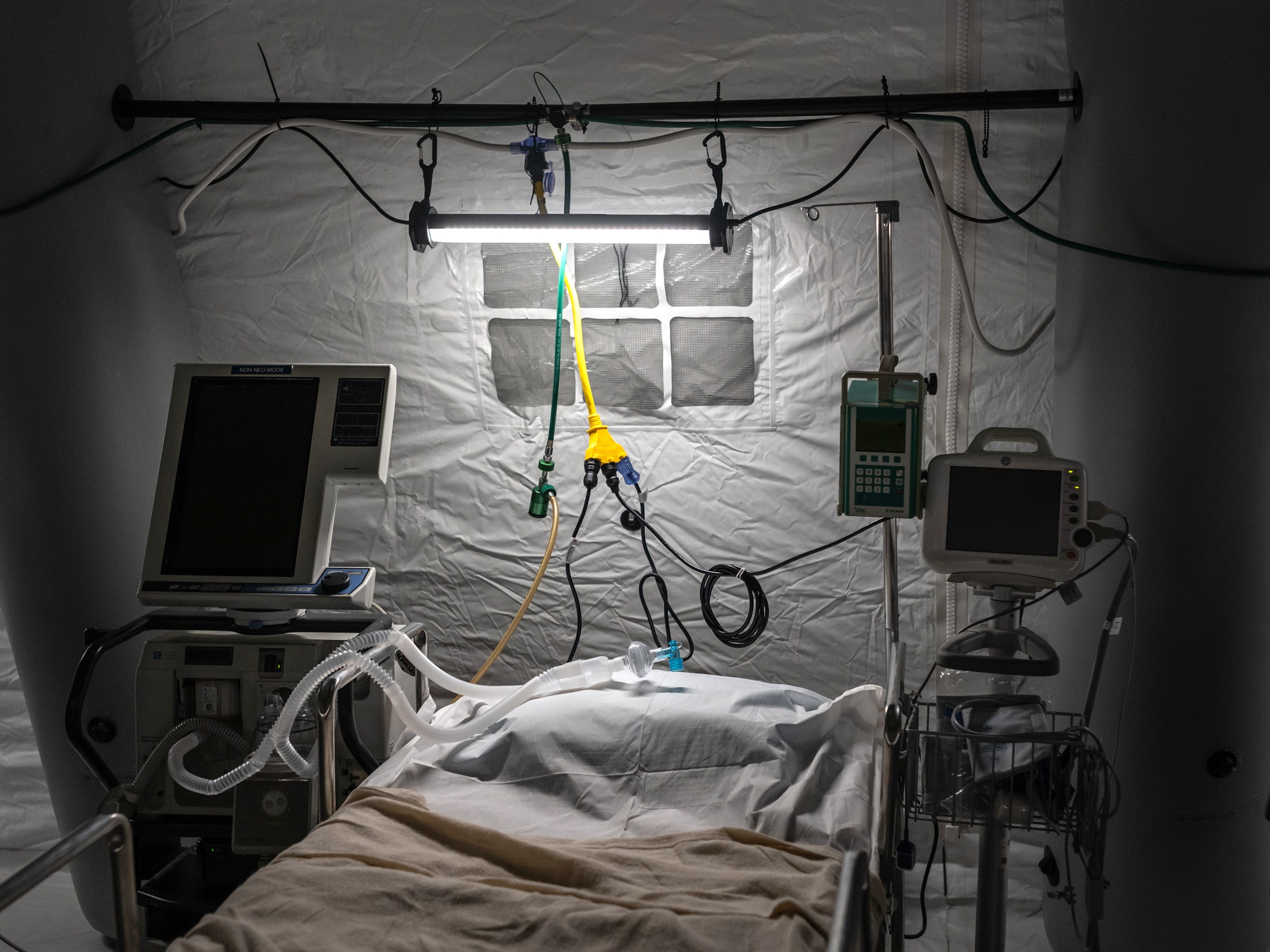 Κορονοϊός – γιατροί: Βίντεο από νοσοκομεία όλου του κόσμου