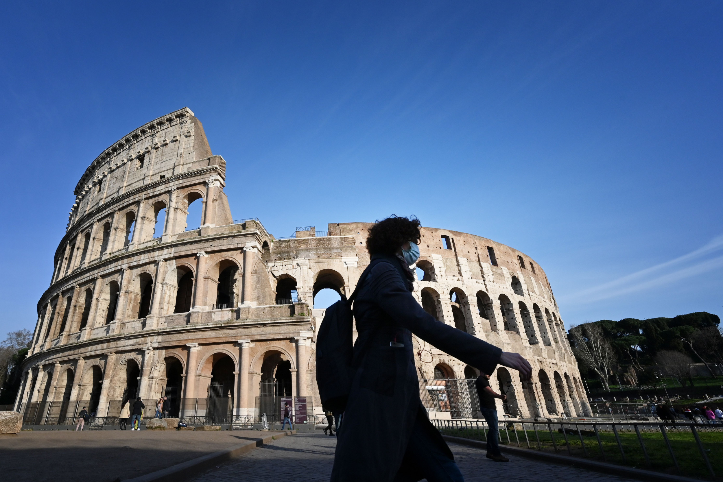 Ιταλία κορονοϊός: Πρόστιμο 400 ευρώ σε 60χρονη για μια… ιδιαίτερη βόλτα