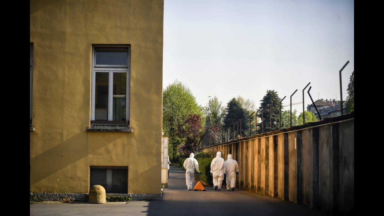 Ιταλία κορονοϊός: Άδειασε από φέρετρα η εκκλησία του νεκροταφείου στο Μπέργκαμο