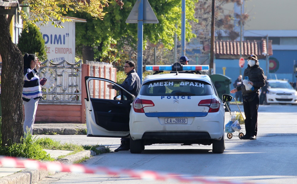 Τσιόδρας – Χαρδαλιάς Λάρισα: Με ελικόπτερο στον οικισμό των Ρομά