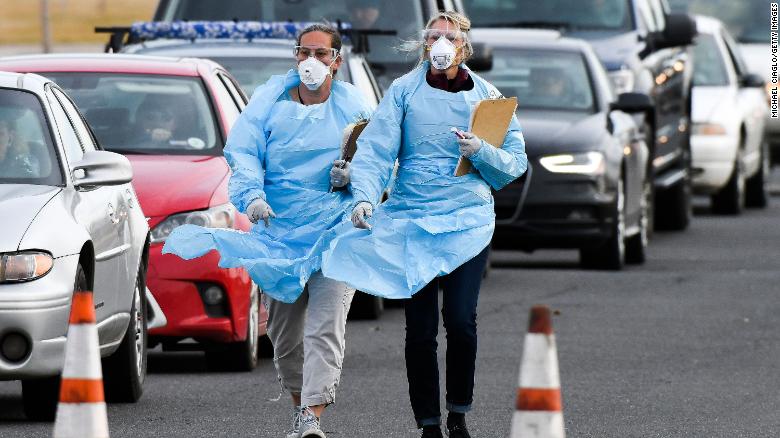 Κορονοϊός Βρετανία: Νοσηλεύτριες βρέθηκαν θετικές αφού φορούσαν σακούλες απορριμμάτων