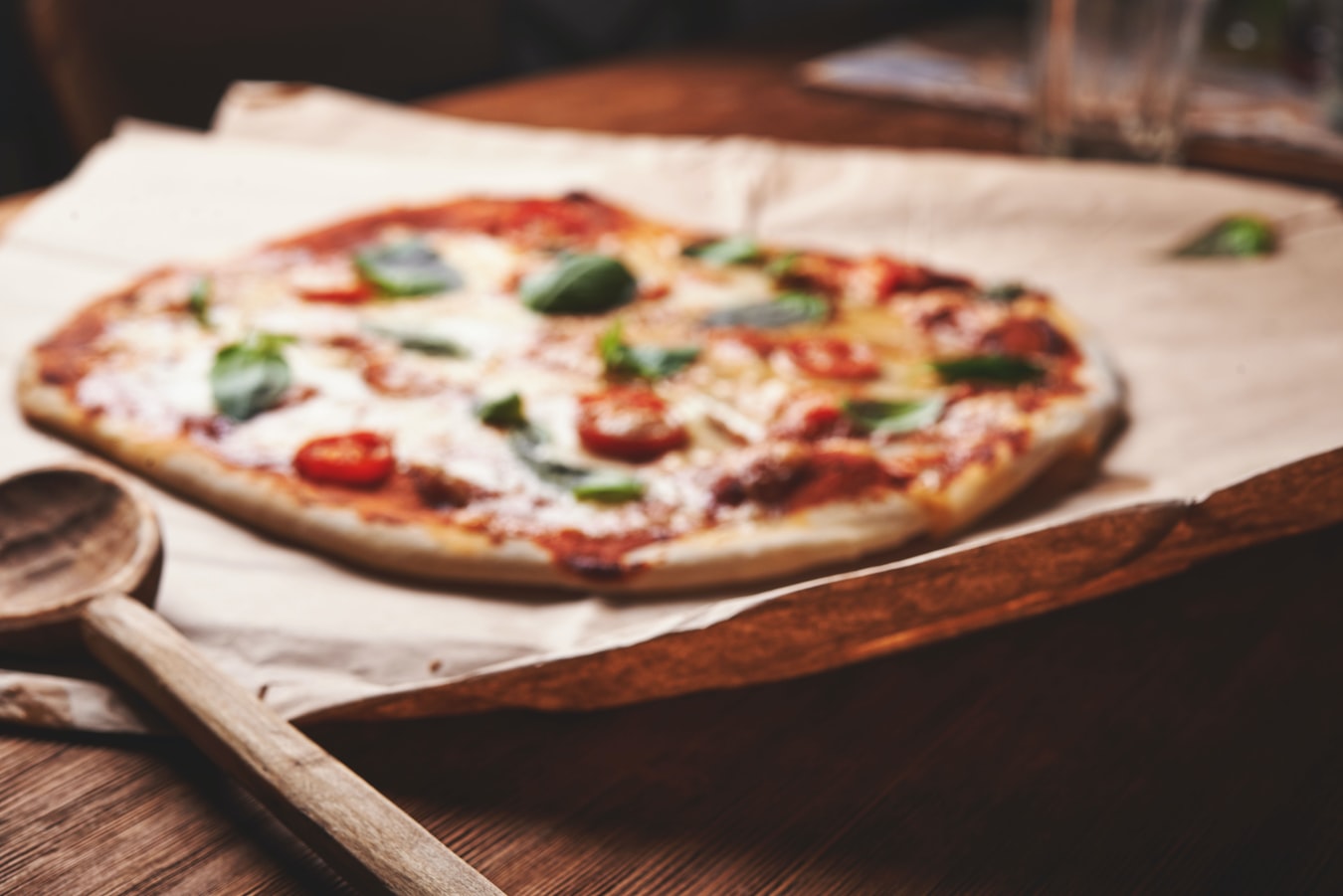 Πίτσα μαργαρίτα – εύκολη συνταγή: Να τι θα φτιάξεις σήμερα Κυριακή