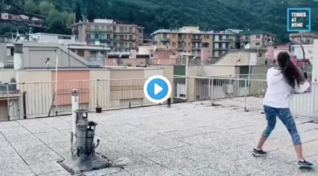 Τένις σε ταράτσες: Το βίντεο από την Ιταλία που ανέβασε ο Τσιτσιπάς