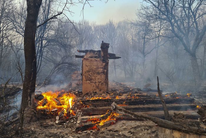 Τσερνόμπιλ τώρα: Μαίνεται η φωτιά σε δασική έκταση