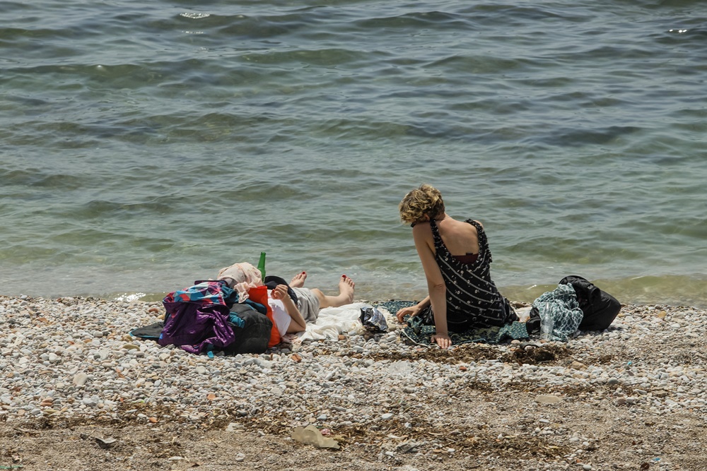 Πρόστιμα σε πλαζ: Βαριές “καμπάνες” σε επιχειρηματίες αν δεν τηρούν τα μέτρα