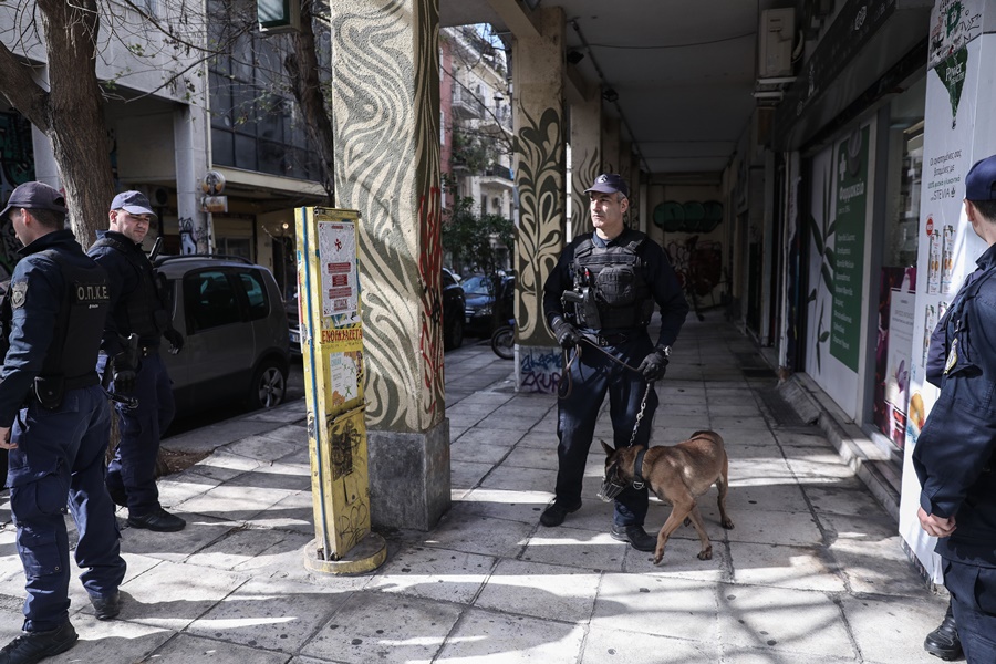 Εξάρχεια τώρα: Επιχείρηση της ΕΛΑΣ, εκκενώθηκε κτίριο με μετανάστες