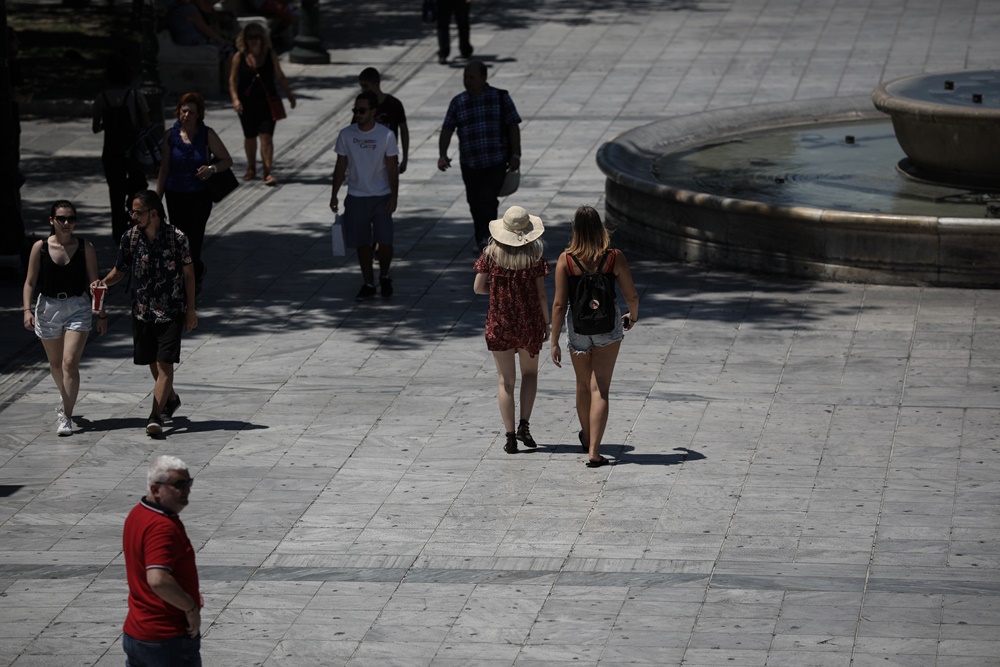 Καιρός σήμερα Σάββατο: Αρχίζει ο καύσωνας στη χώρα