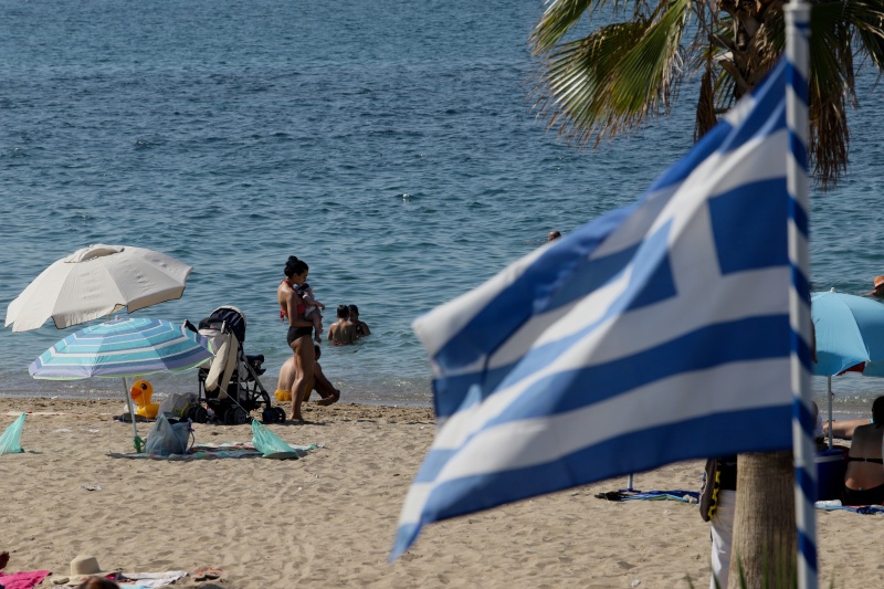 Κορονοϊός Ελλάδα: Ο ήλιος δεν προλαμβάνει τον ιό