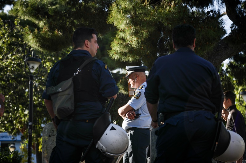 Πλατεία Καλλιθέας ΜΑΤ: Επεισόδια στην Άνω Πόλη, σε επιχείρηση εκκένωσης