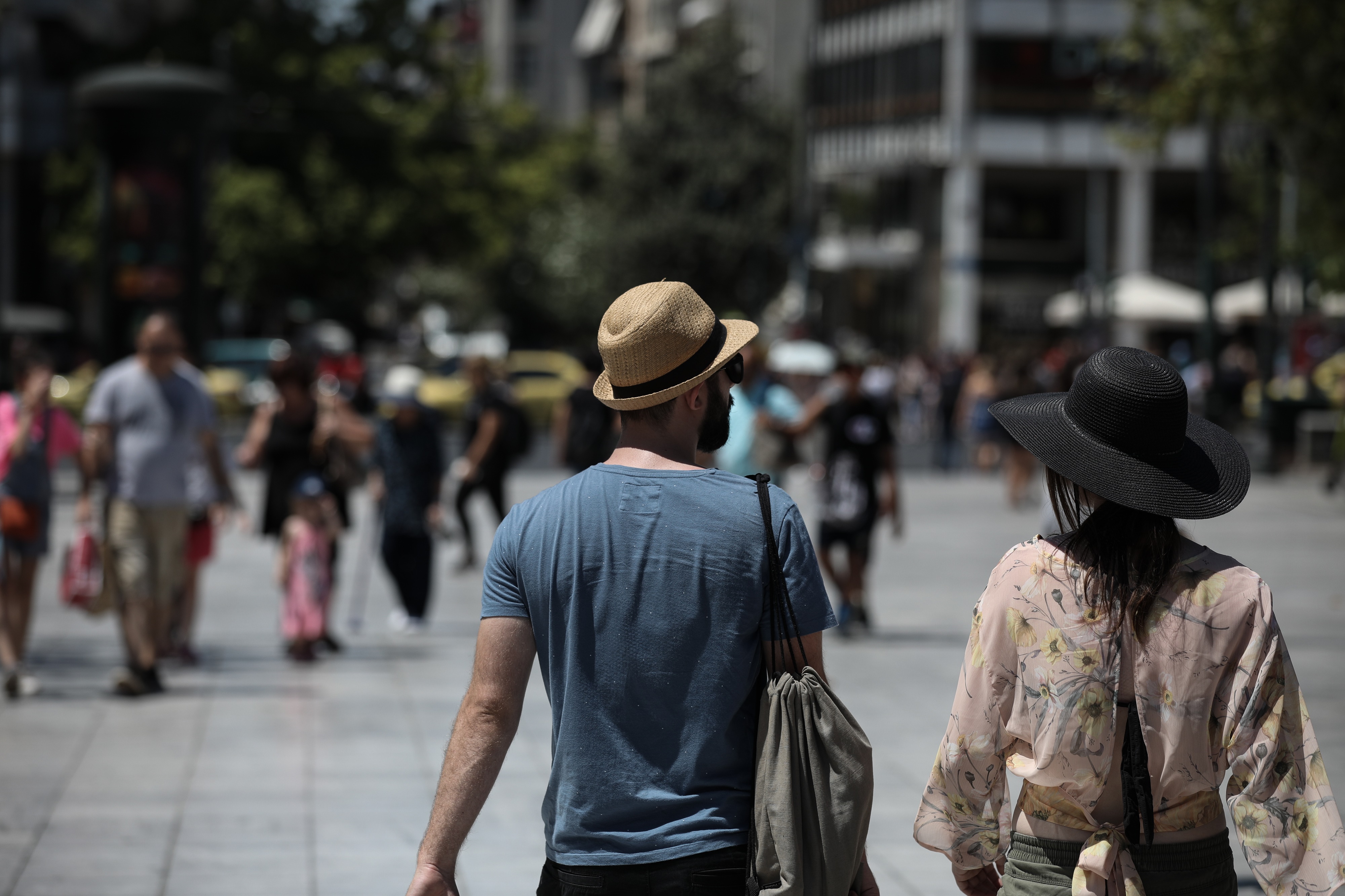 Μείωση ΦΠΑ από 1η Ιουνίου: Εισιτήρια σε ΜΜΜ, καφέδες, σινεμά – Τι αλλάζει