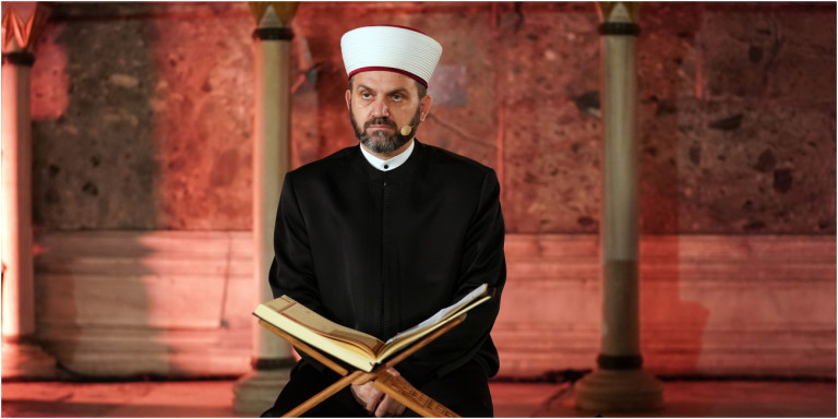 Ερντογάν Αγιά Σοφιά: Ρεσιτάλ προκλήσεων με κοράνι και “κανονιές”
