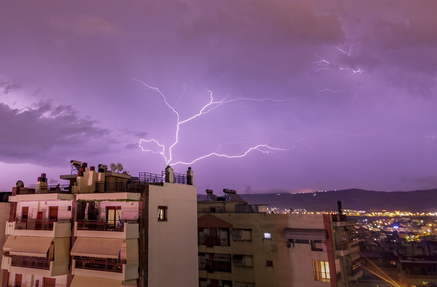 Κακοκαιρία Θεσσαλονίκη: Έντονη χαλαζόπτωση και πλημμύρες