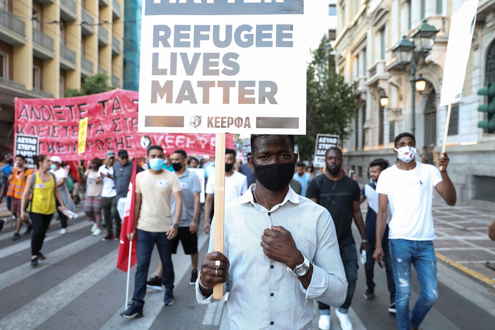 Συλλαλητήριο μεταναστών Σύνταγμα: Απάντηση Μηταράκη σε ΣΥΡΙΖΑ και ΚΕΡΦΑΑ