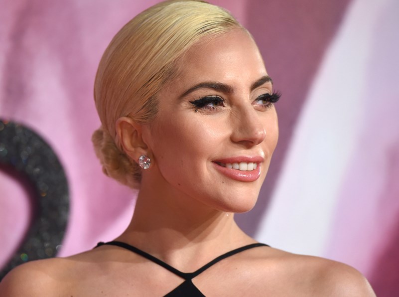 Lady Gaga κατά Τράμπ: «Ρατσιστής και ηλίθιος»