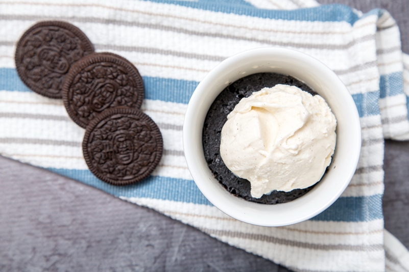 Λαχταρικό Oreo Mug Cake: Δοκιμάστε υπεύθυνα