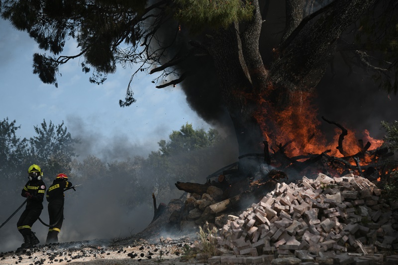 Φωτιά τώρα Ασπρόπυργος: Μεγάλη πυρκαγιά σε εργοστάσιο